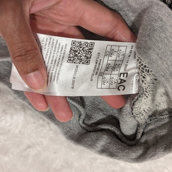 Guess baby girl lace sweatshirt - Picture 2 of 5